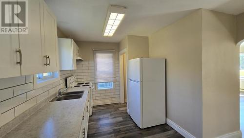 1092 Wellington St E, Sault Ste Marie, ON - Indoor Photo Showing Kitchen With Double Sink