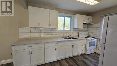 1092 Wellington St E, Sault Ste Marie, ON - Indoor Photo Showing Kitchen With Double Sink