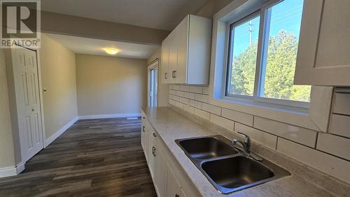 1092 Wellington St E, Sault Ste Marie, ON - Indoor Photo Showing Kitchen With Double Sink