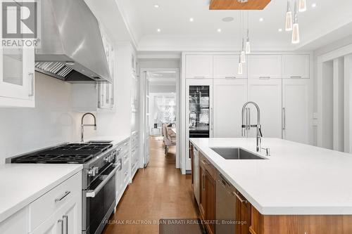 238 St Leonards Avenue, Toronto, ON - Indoor Photo Showing Kitchen With Upgraded Kitchen