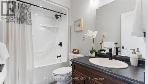 7 Coventry Court, Norfolk, ON - Indoor Photo Showing Bathroom