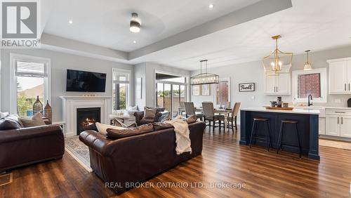 7 Coventry Court, Norfolk, ON - Indoor Photo Showing Living Room With Fireplace