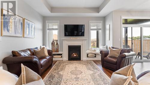 7 Coventry Court, Norfolk, ON - Indoor Photo Showing Living Room With Fireplace