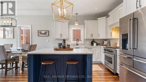 7 Coventry Court, Norfolk, ON - Indoor Photo Showing Kitchen With Stainless Steel Kitchen With Upgraded Kitchen