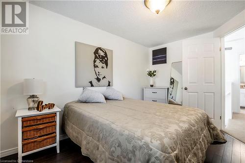 1098 Stephenson Drive, Burlington, ON - Indoor Photo Showing Bedroom