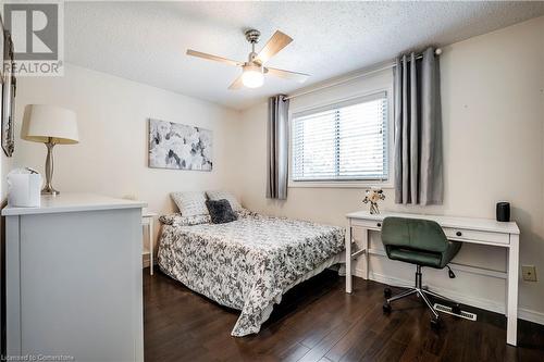 1098 Stephenson Drive, Burlington, ON - Indoor Photo Showing Bedroom