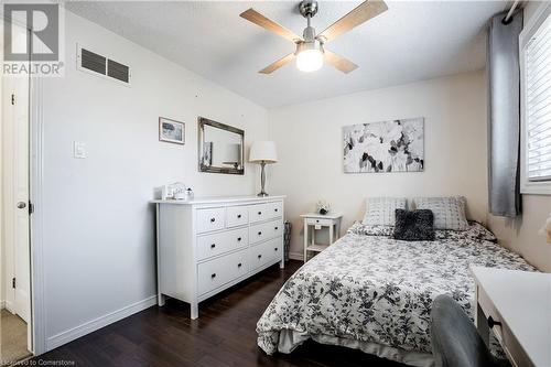 1098 Stephenson Drive, Burlington, ON - Indoor Photo Showing Bedroom