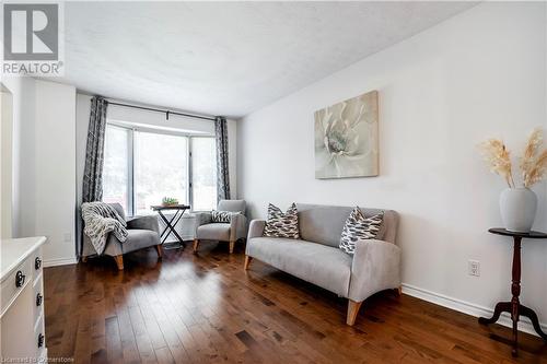 1098 Stephenson Drive, Burlington, ON - Indoor Photo Showing Living Room