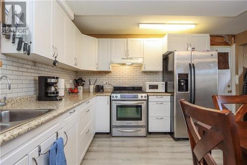 10 Laurier Lane, Warren, ON - Indoor Photo Showing Kitchen