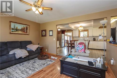 10 Laurier Lane, Warren, ON - Indoor Photo Showing Living Room