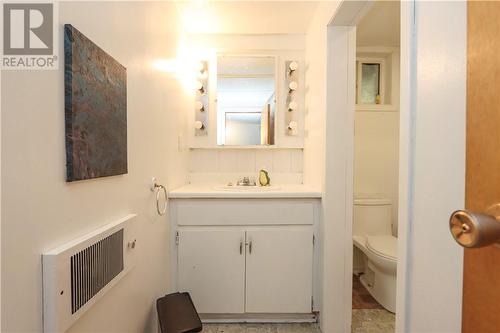 10 Laurier Lane, Warren, ON - Indoor Photo Showing Bathroom