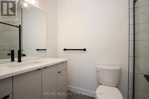 71 - 11 Coastal Crescent, Lambton Shores (Grand Bend), ON - Indoor Photo Showing Bathroom