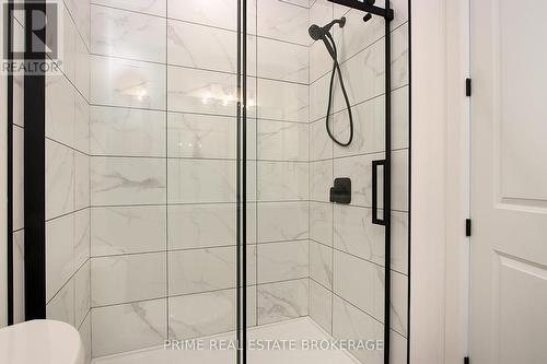 71 - 11 Coastal Crescent, Lambton Shores (Grand Bend), ON - Indoor Photo Showing Bathroom