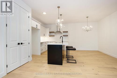 71 - 11 Coastal Crescent, Lambton Shores (Grand Bend), ON - Indoor Photo Showing Kitchen