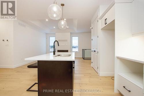 71 - 11 Coastal Crescent, Lambton Shores (Grand Bend), ON - Indoor Photo Showing Kitchen