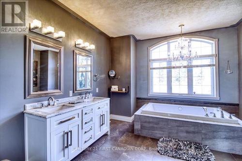 7242 Grande River Line, Chatham-Kent (Chatham), ON - Indoor Photo Showing Bathroom