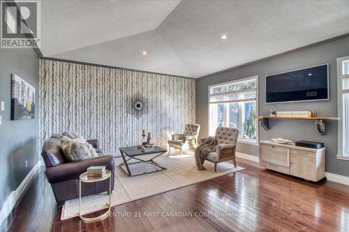 7242 Grande River Line, Chatham-Kent (Chatham), ON - Indoor Photo Showing Living Room