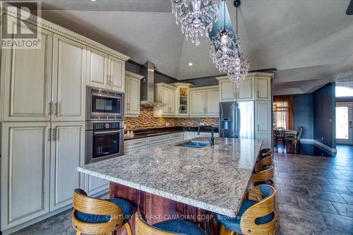 7242 Grande River Line, Chatham-Kent (Chatham), ON - Indoor Photo Showing Kitchen With Upgraded Kitchen