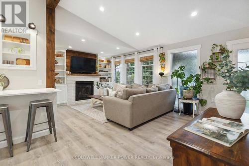 419 Darlene Crescent, London, ON - Indoor Photo Showing Living Room With Fireplace