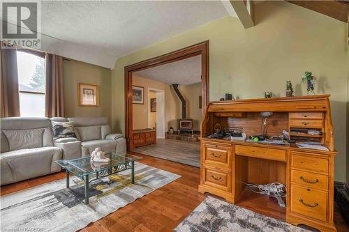 164 Queen Street N, Durham, ON - Indoor Photo Showing Living Room