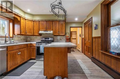 164 Queen Street N, Durham, ON - Indoor Photo Showing Kitchen With Double Sink