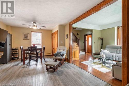 164 Queen Street N, Durham, ON - Indoor Photo Showing Living Room