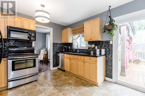 15 Bristow Court, Barrie, ON - Indoor Photo Showing Kitchen