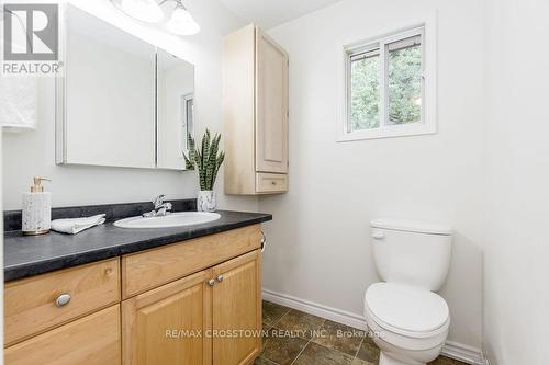 15 Bristow Court, Barrie, ON - Indoor Photo Showing Bathroom