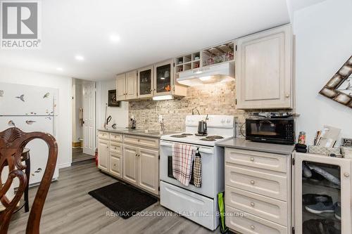 15 Bristow Court, Barrie, ON - Indoor Photo Showing Kitchen