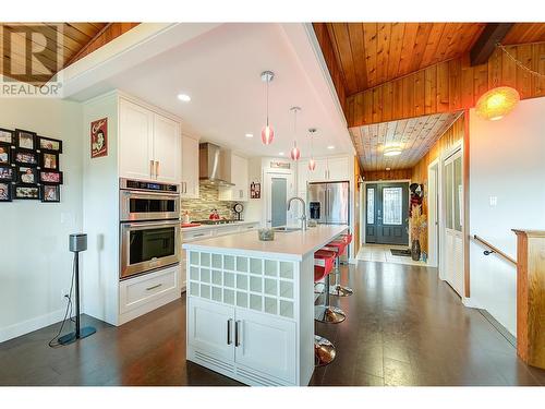 3972 Desert Pines Avenue, Peachland, BC - Indoor Photo Showing Kitchen