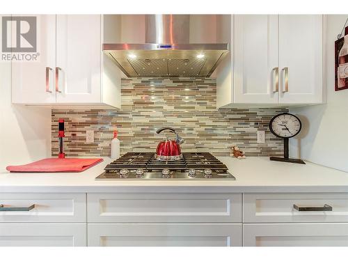 3972 Desert Pines Avenue, Peachland, BC - Indoor Photo Showing Kitchen With Upgraded Kitchen