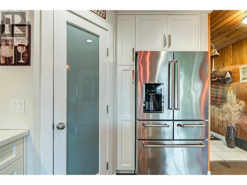 3972 Desert Pines Avenue, Peachland, BC - Indoor Photo Showing Kitchen