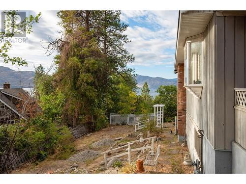 3972 Desert Pines Avenue, Peachland, BC - Outdoor