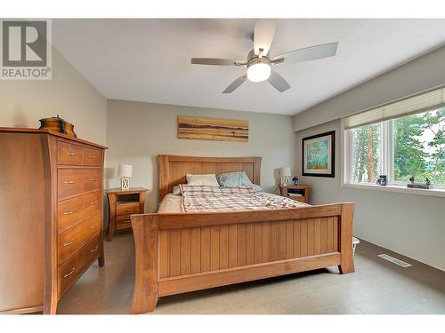 3972 Desert Pines Avenue, Peachland, BC - Indoor Photo Showing Bedroom