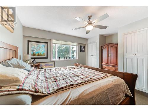 3972 Desert Pines Avenue, Peachland, BC - Indoor Photo Showing Bedroom