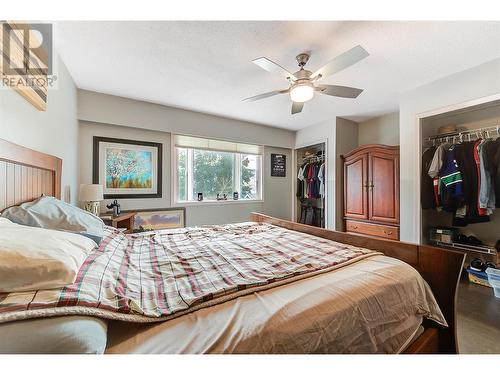 3972 Desert Pines Avenue, Peachland, BC - Indoor Photo Showing Bedroom