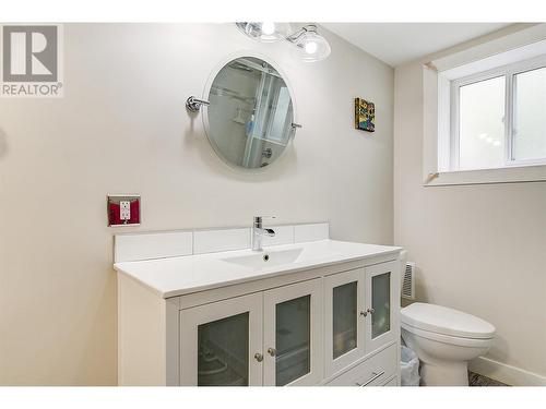 3972 Desert Pines Avenue, Peachland, BC - Indoor Photo Showing Bathroom