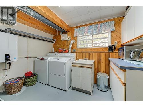 3972 Desert Pines Avenue, Peachland, BC - Indoor Photo Showing Laundry Room