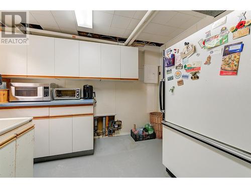 3972 Desert Pines Avenue, Peachland, BC - Indoor Photo Showing Kitchen