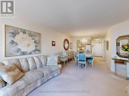 411 - 745 New Westminister Drive, Vaughan, ON - Indoor Photo Showing Living Room