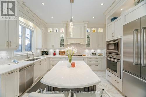 239 Timber Creek Boulevard, Vaughan, ON - Indoor Photo Showing Kitchen With Double Sink With Upgraded Kitchen