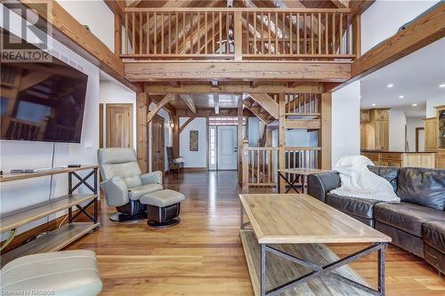 740494 10 Sideroad, Chatsworth (Twp), ON - Indoor Photo Showing Living Room