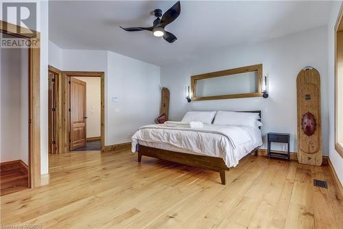 Main floor master bedroom - 740494 10 Sideroad, Chatsworth (Twp), ON - Indoor Photo Showing Bedroom