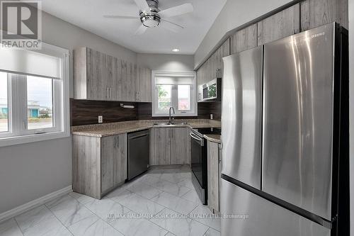 1 - 1 Spruce Street, Wasaga Beach, ON - Indoor Photo Showing Kitchen