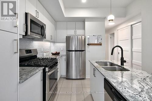 405 - 17 Spooner Crescent, Collingwood, ON - Indoor Photo Showing Kitchen With Double Sink With Upgraded Kitchen