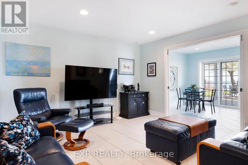 75 Indian Trail, Collingwood, ON - Indoor Photo Showing Living Room