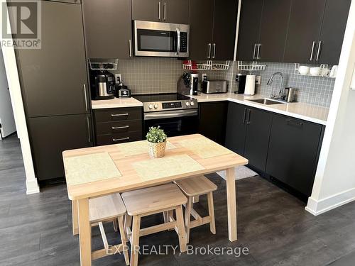 825 - 2450 Old Bronte Road, Oakville, ON - Indoor Photo Showing Kitchen With Stainless Steel Kitchen With Upgraded Kitchen