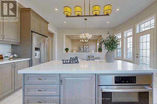 459 Threshing Mill Boulevard, Oakville, ON - Indoor Photo Showing Kitchen