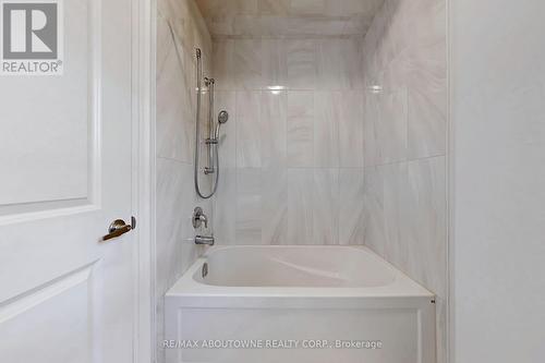 459 Threshing Mill Boulevard, Oakville, ON - Indoor Photo Showing Bathroom