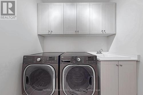 459 Threshing Mill Boulevard, Oakville, ON - Indoor Photo Showing Laundry Room